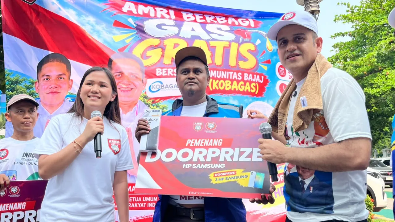 AMRI Bersama Partai Rakyat Indonesia Berbagi Gas Gratis untuk Sopir Bajaj KOBAGAS